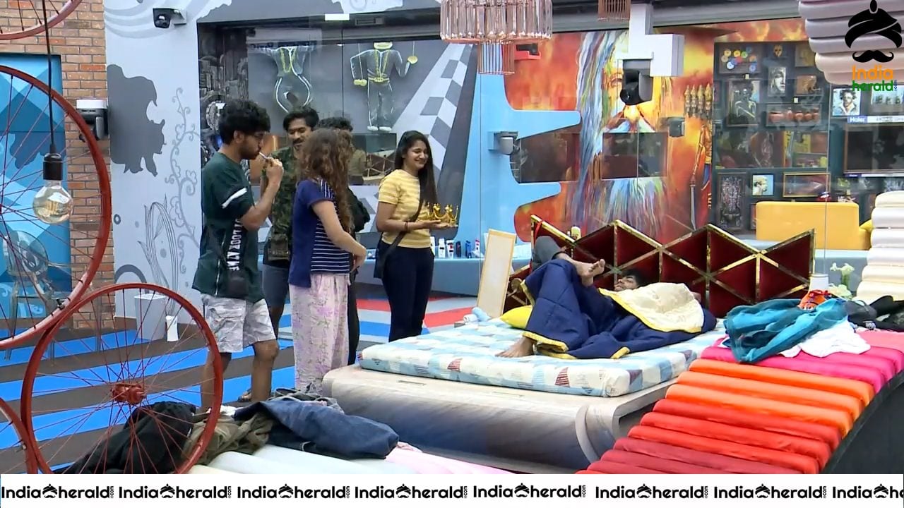 Bigg Boss Tamil Season 3 Day 94 Hot Wallpapers Set 1