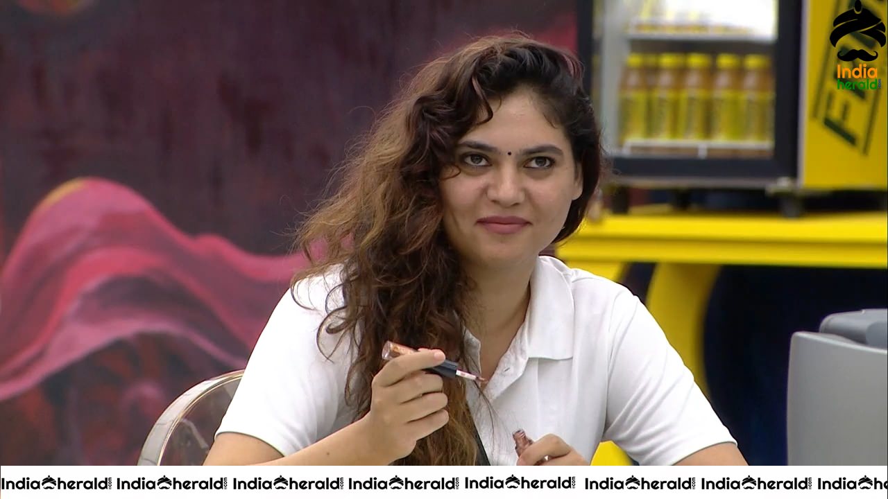 Bigg Boss Tamil Season 3 Day 94 Hot Wallpapers Set 2