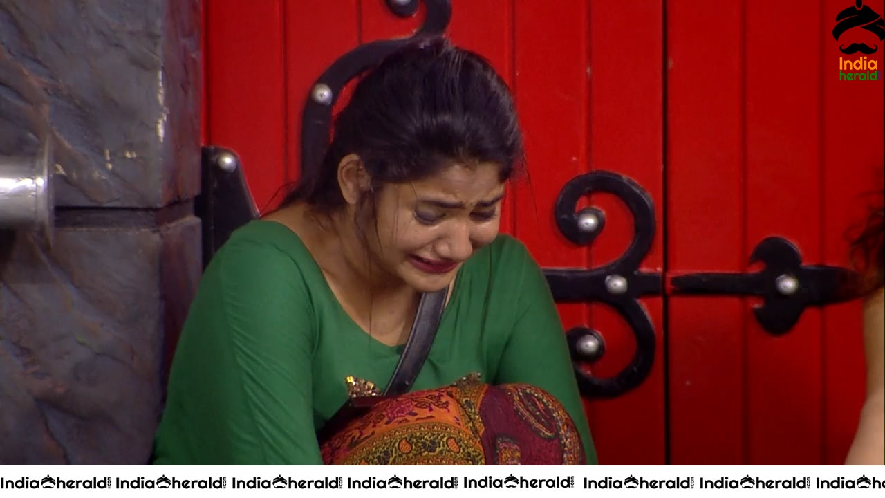 Bigg Boss Tamil Season 3 Day 95 Hot Wallpapers Set 3