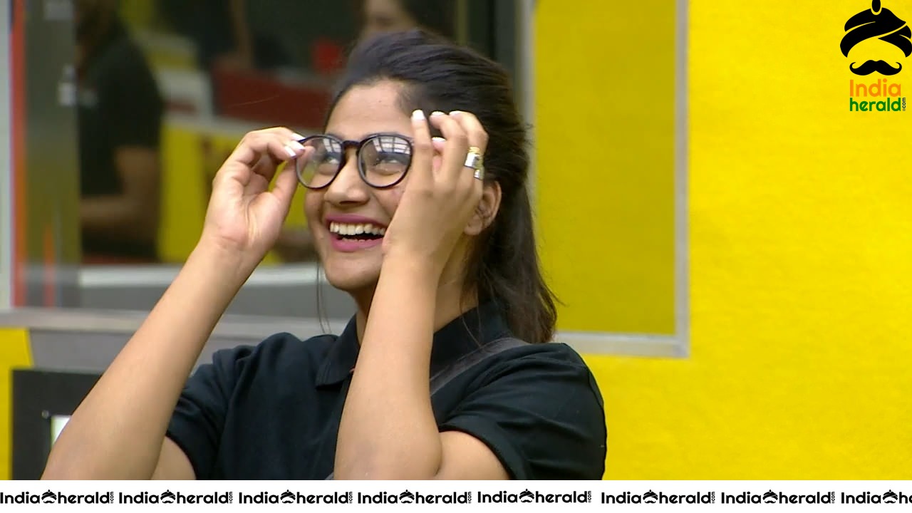 Bigg Boss Tamil Season 3 Day 97 Hot Wallpapers Set 2