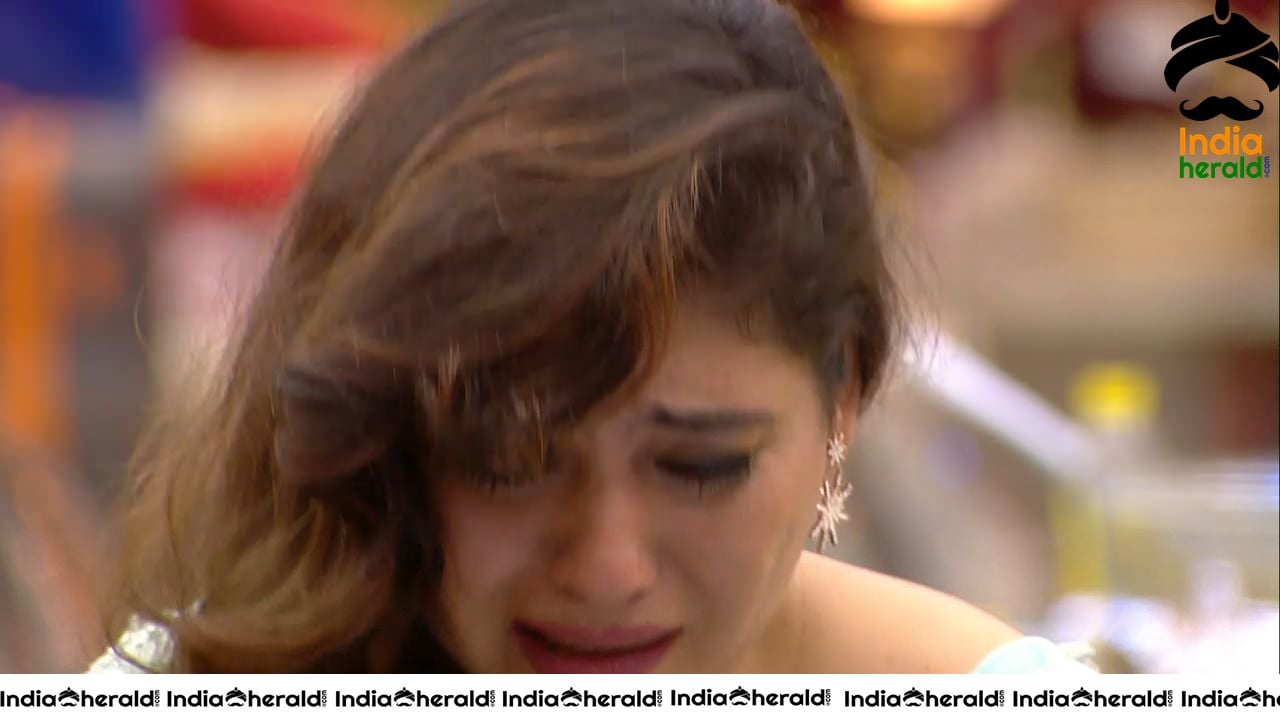Bigg Boss Tamil Season 3 Day 98 Hot Wallpapers Set 4