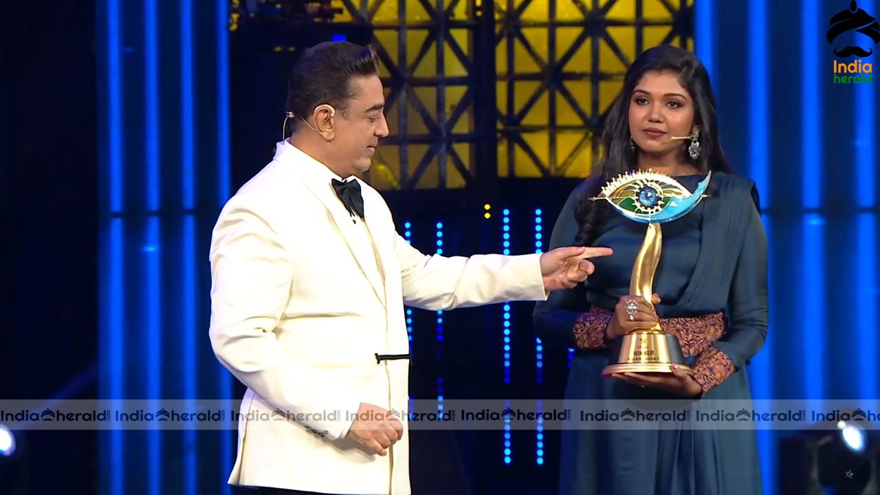 Bigg Boss Tamil Season 3 GRAND FINALE HOT WALLPAPERS Set 2