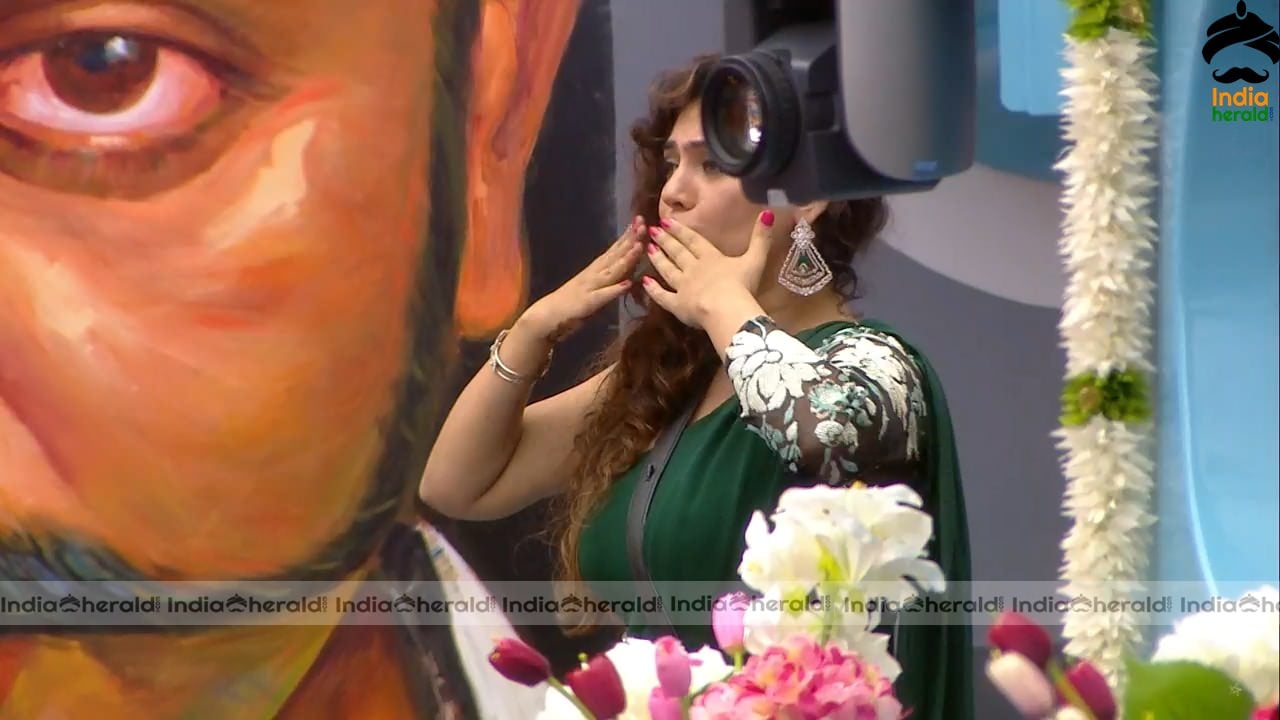 Bigg Boss Tamil Season 3 GRAND FINALE HOT WALLPAPERS Set 2