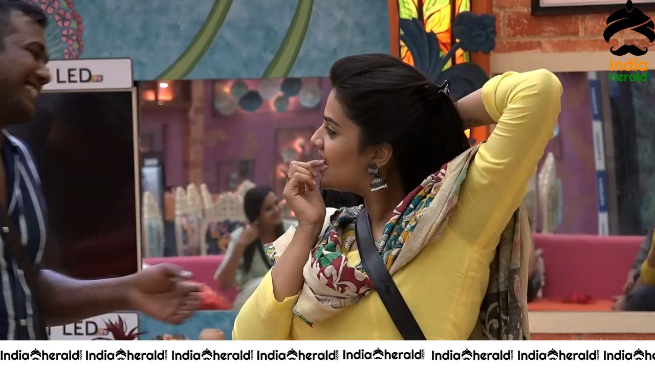 Bigg Boss Telugu Season 3 Day 54 Hot Wallpapers Set 3