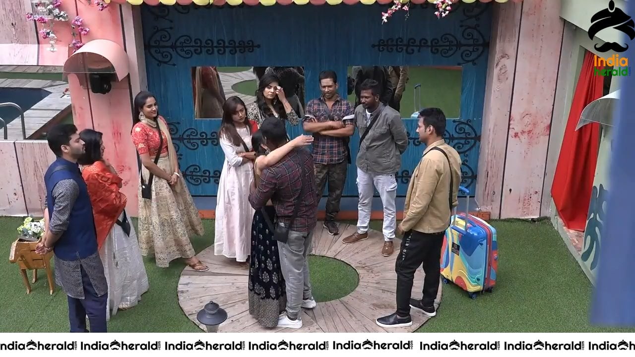 Bigg Boss Telugu Season 3 Day 62 Hot Wallpapers Set 3