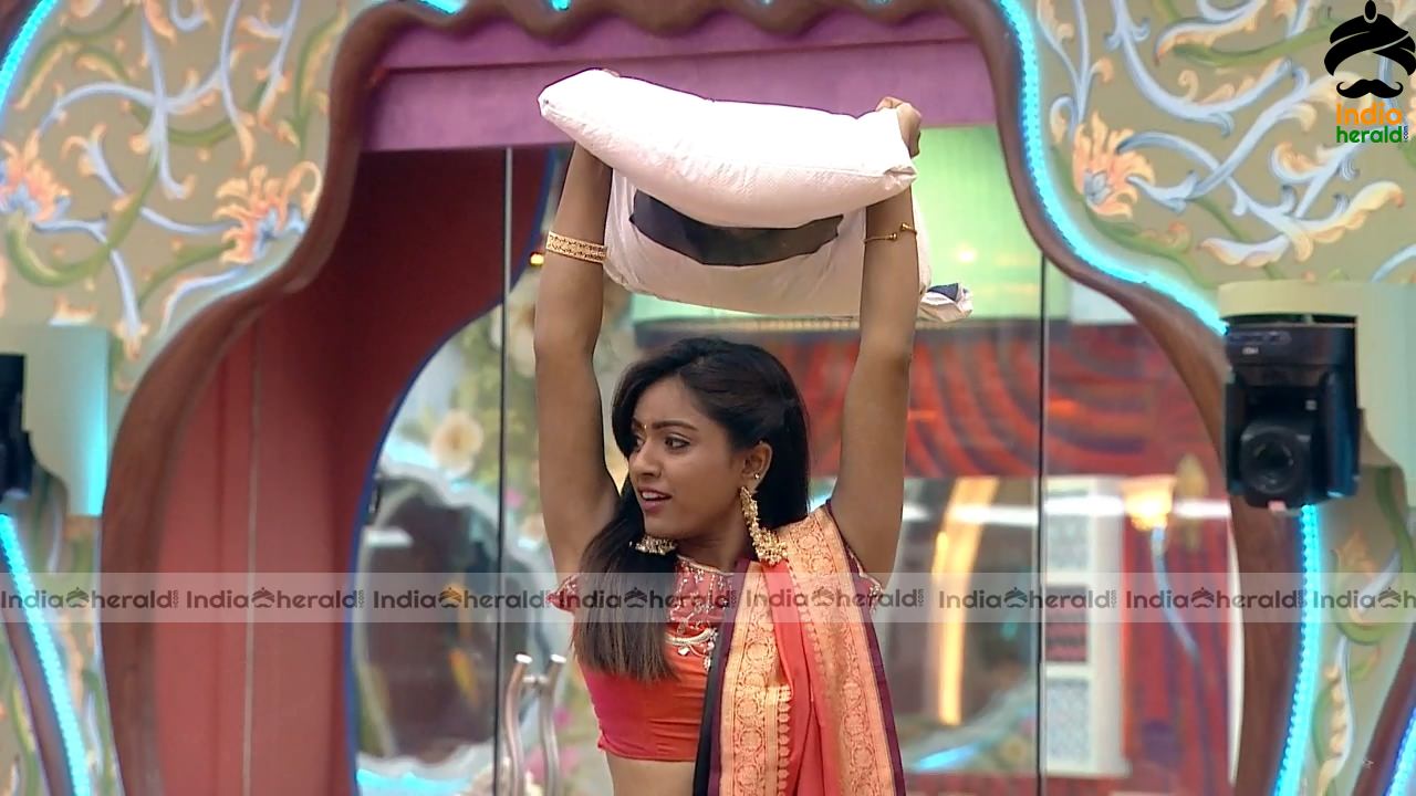 Bigg Boss Telugu Season 3 Day 76 Hot Wallpapers Set 3