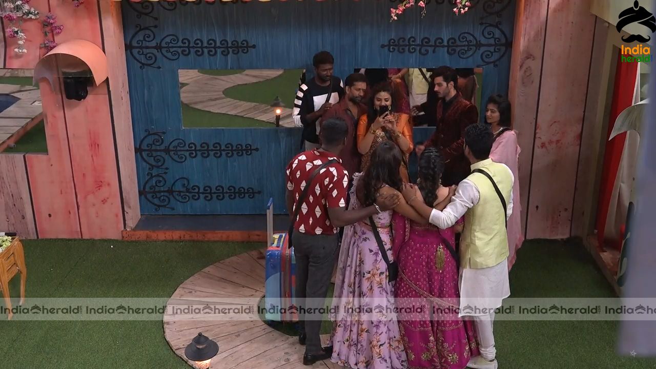 Bigg Boss Telugu Season 3 Day 77 Hot Wallpapers Set 3