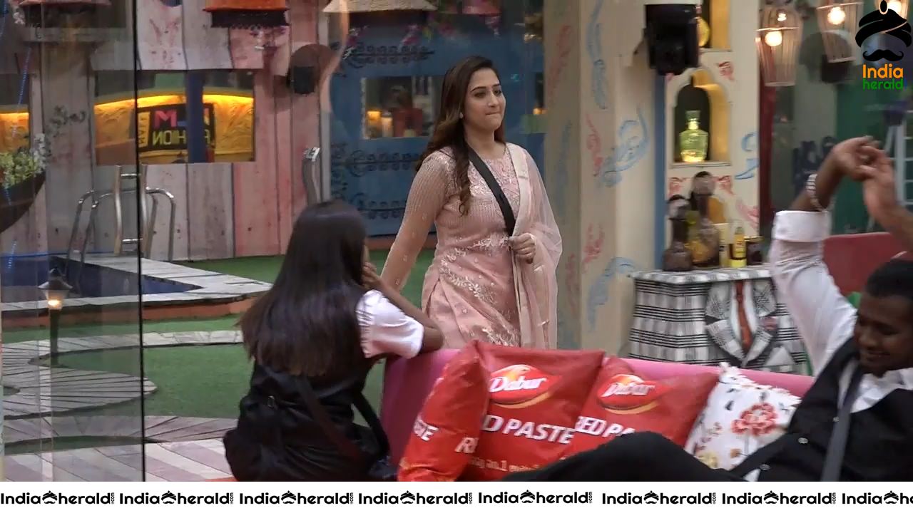 Bigg Boss Telugu Season 3 Day 86 Hot Wallpapers Set 5