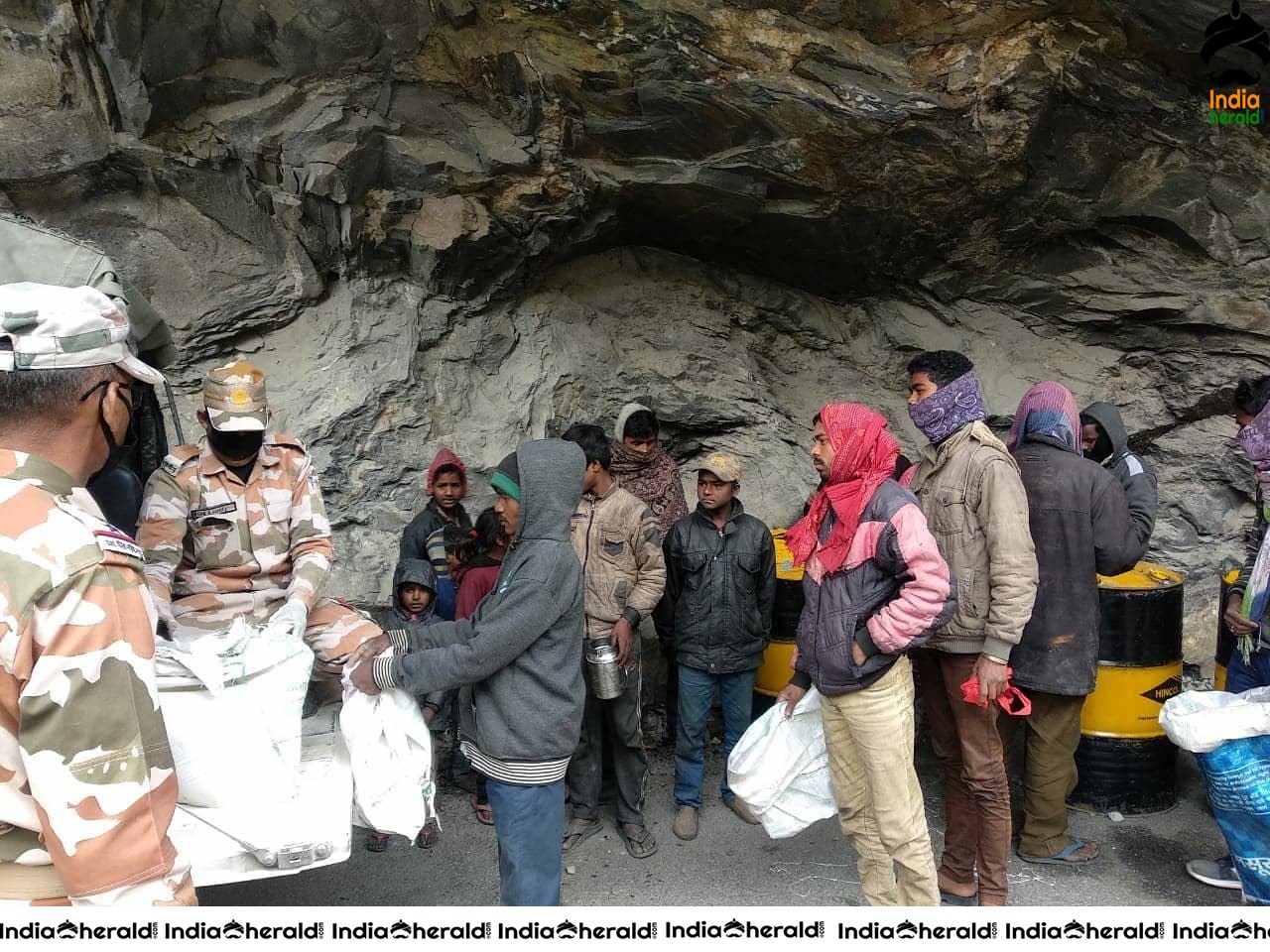 Border Police distributed essential ration items to stranded migrant labourers due to Corona Virus Lockdown