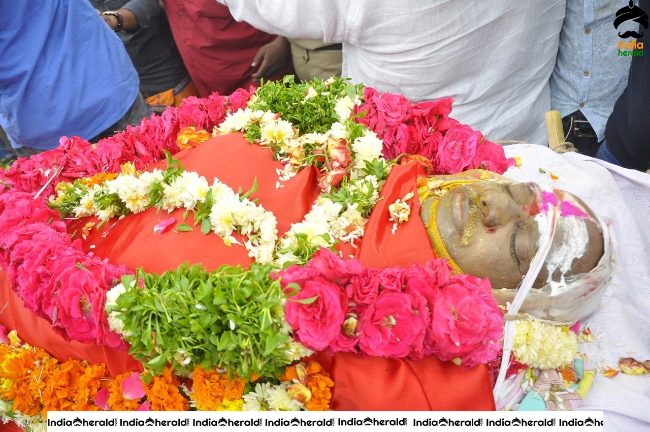 Celebs At Actor Venu Madhav Funeral