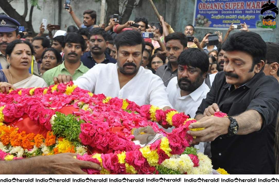 Celebs At Actor Venu Madhav Funeral