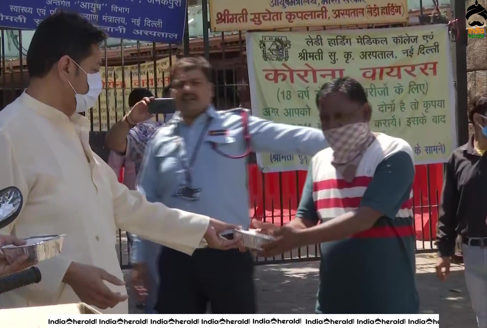 Congress workers distributed food packets among the needy people in Delhi due to Corona Virus Lockdown