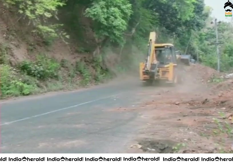 Coorg National Highway Blocked by Karnataka to restrict Truck movement due to Corona Virus