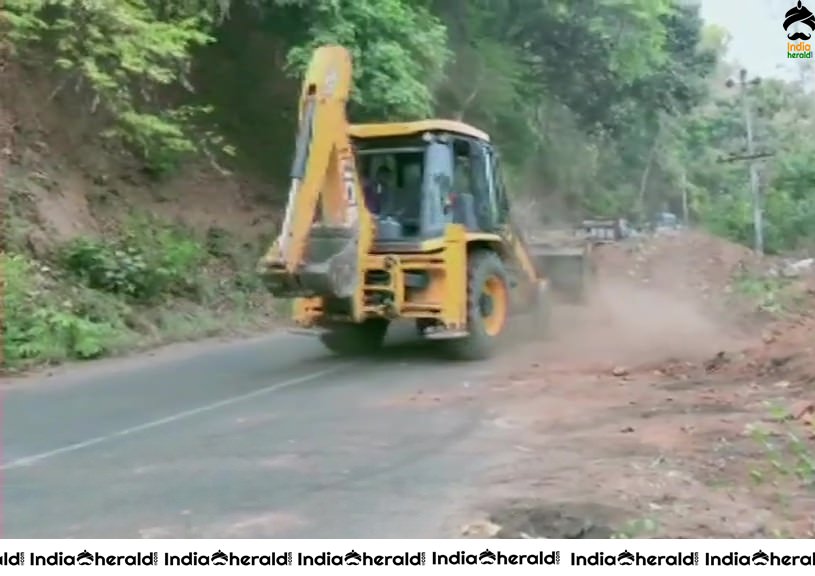 Coorg National Highway Blocked by Karnataka to restrict Truck movement due to Corona Virus