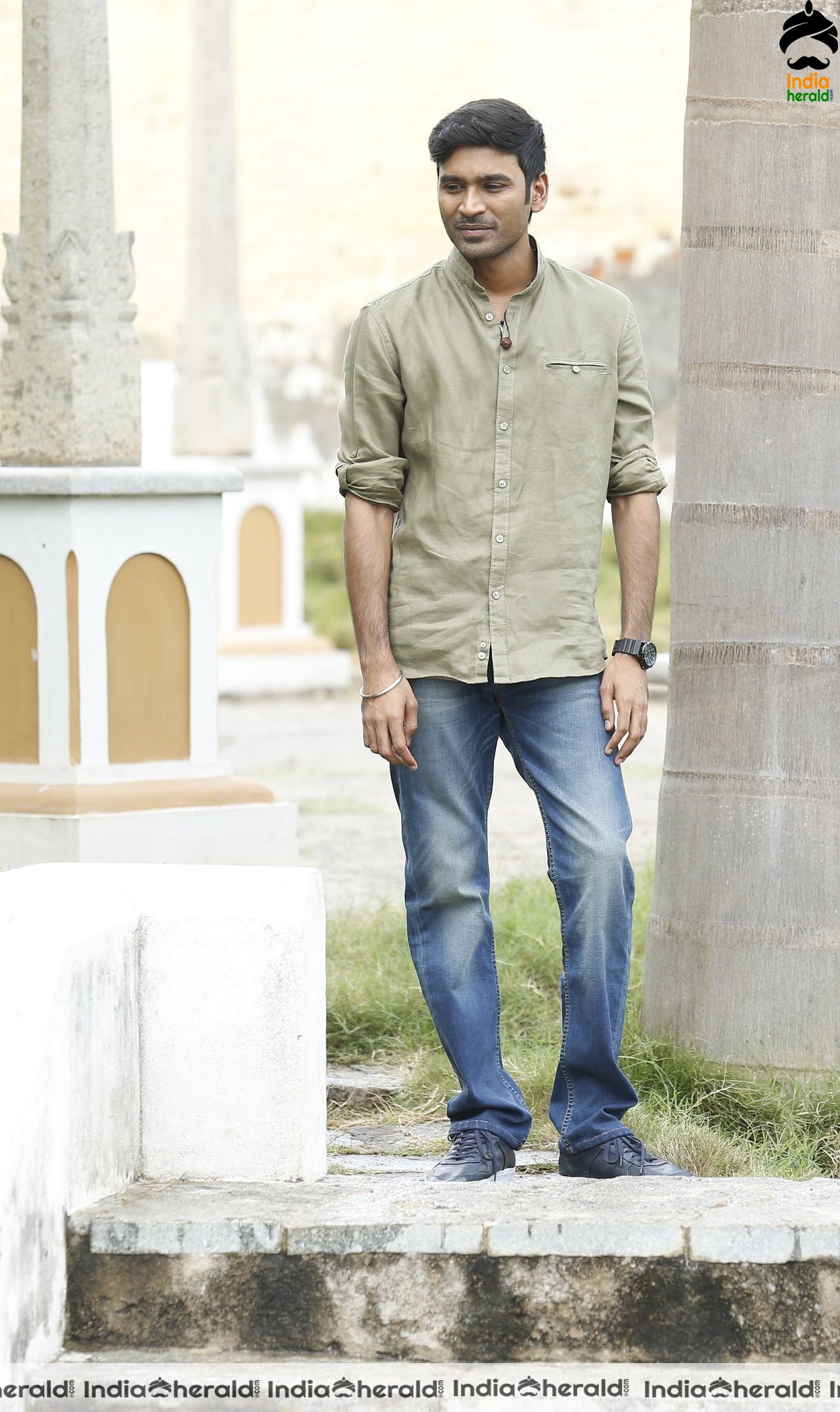 Dhanush in Ennai Noki Paayum Thoataa Movie Stills