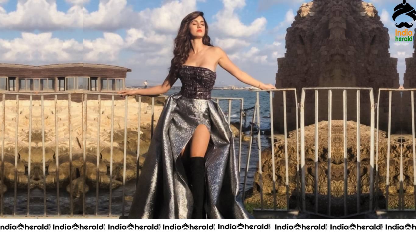 Disha Patani Latest Hot HD Wallpapers Set 1