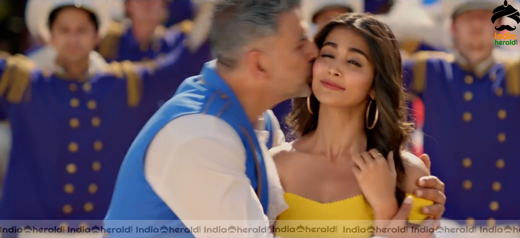 Ek Chumma Song Hot HD Stills Set 1