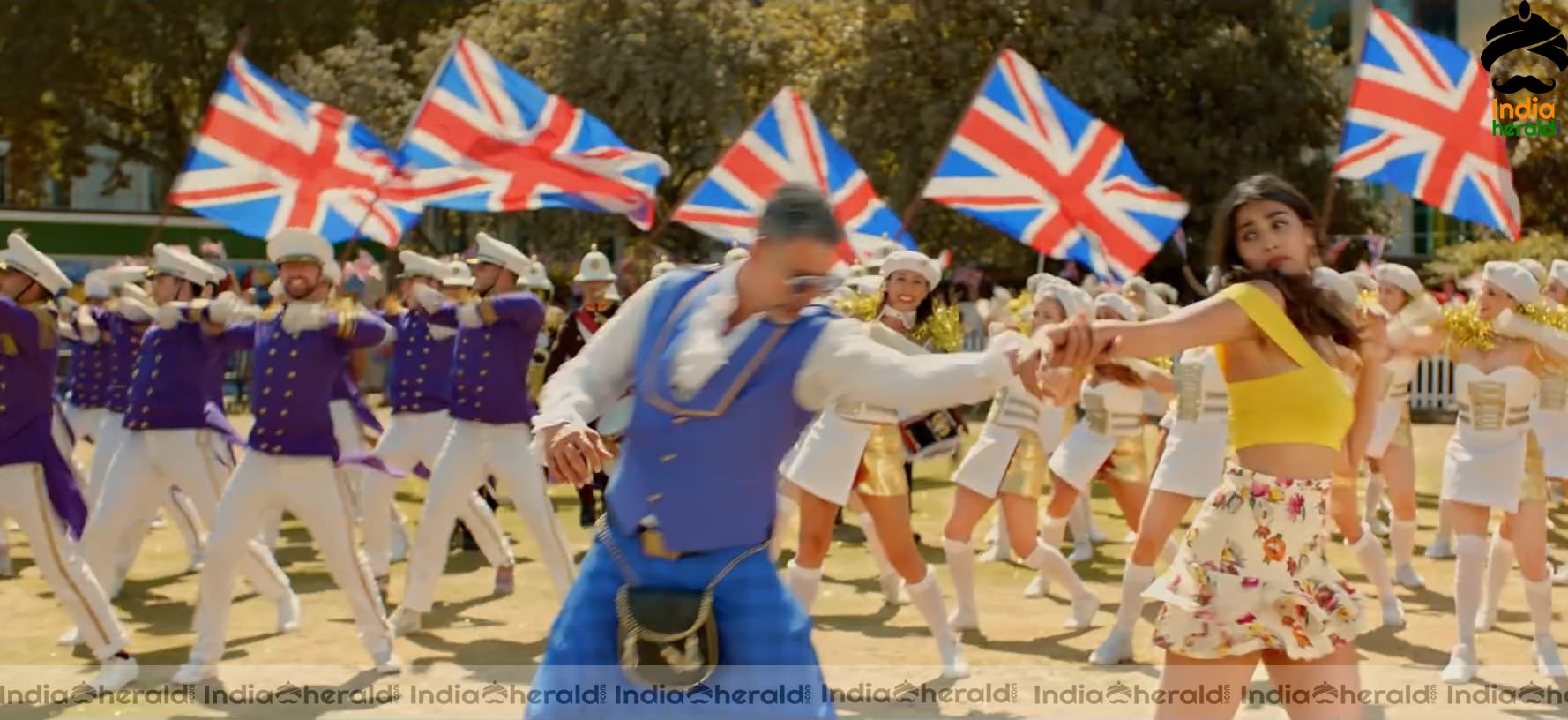 Ek Chumma Song Hot HD Stills Set 1