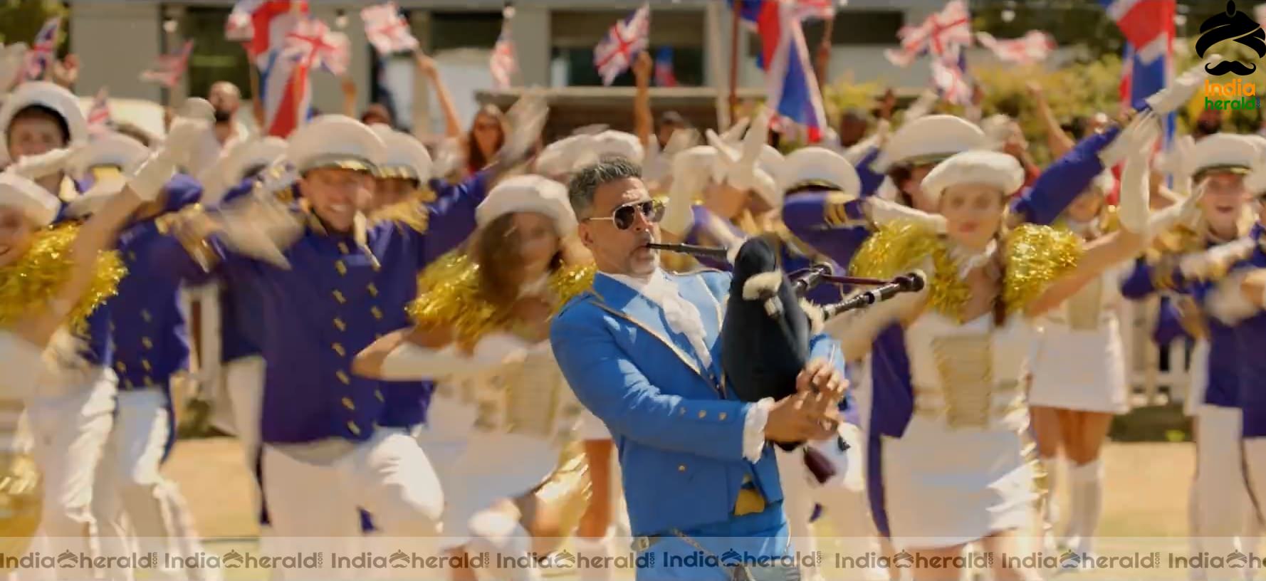 Ek Chumma Song Hot HD Stills Set 1