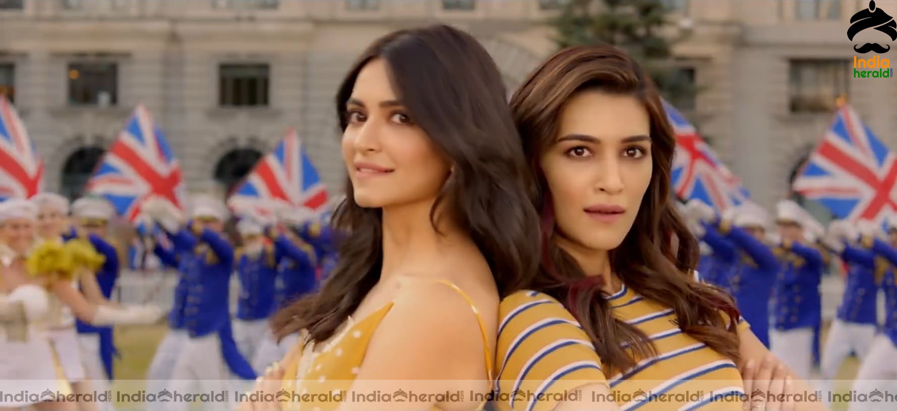 Ek Chumma Song Hot HD Stills Set 1