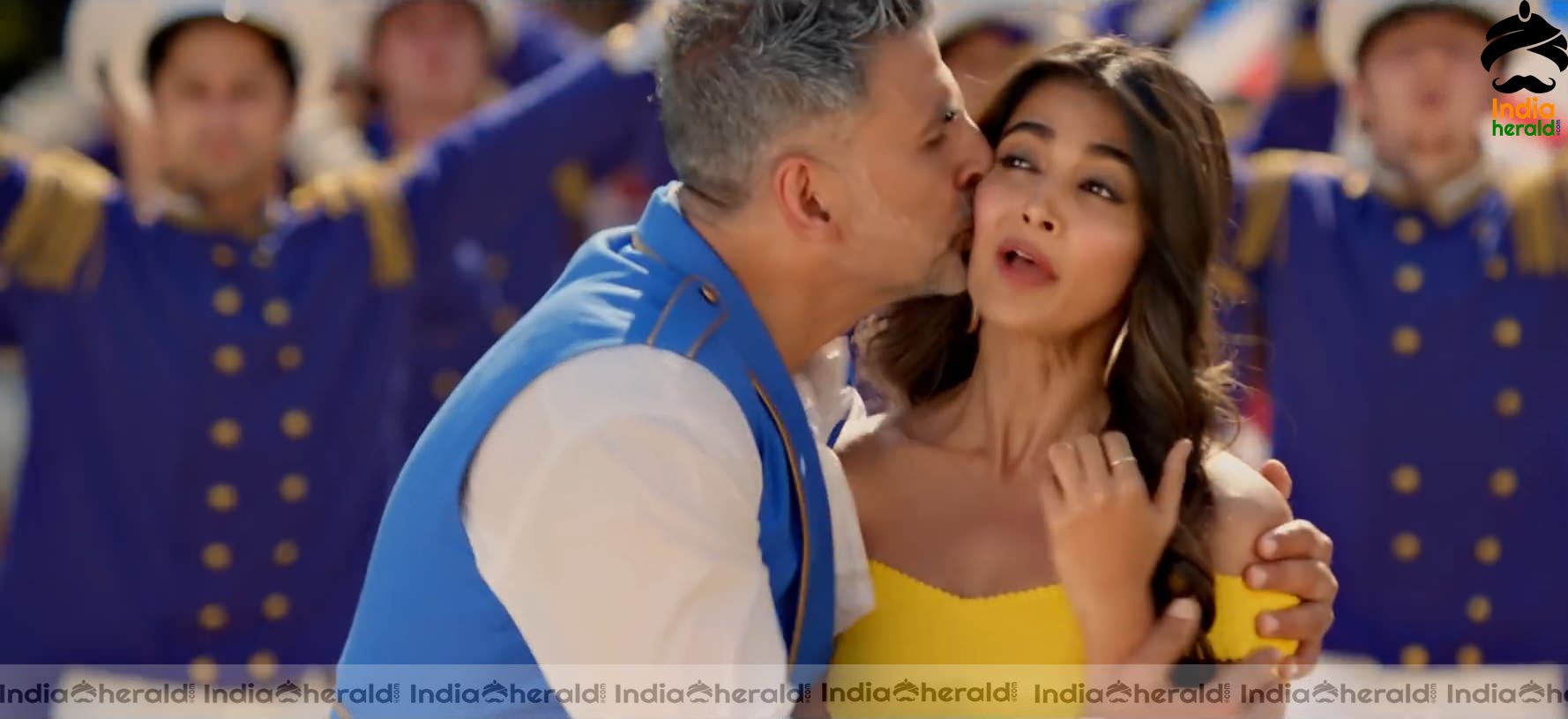 Ek Chumma Song Hot HD Stills Set 2