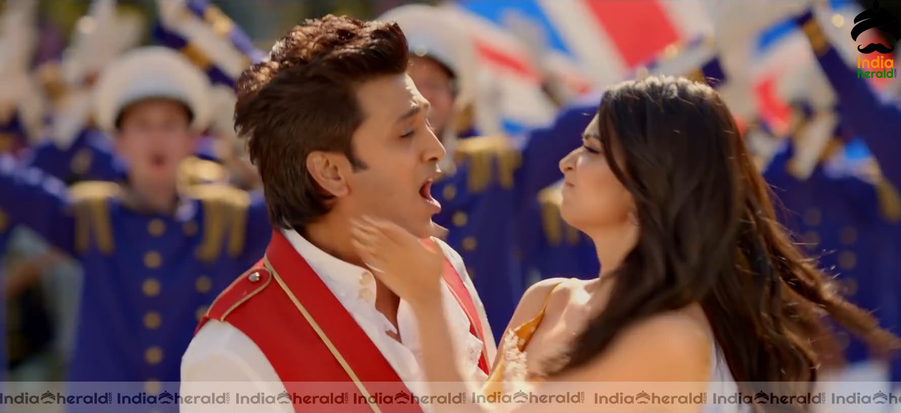 Ek Chumma Song Hot HD Stills Set 2