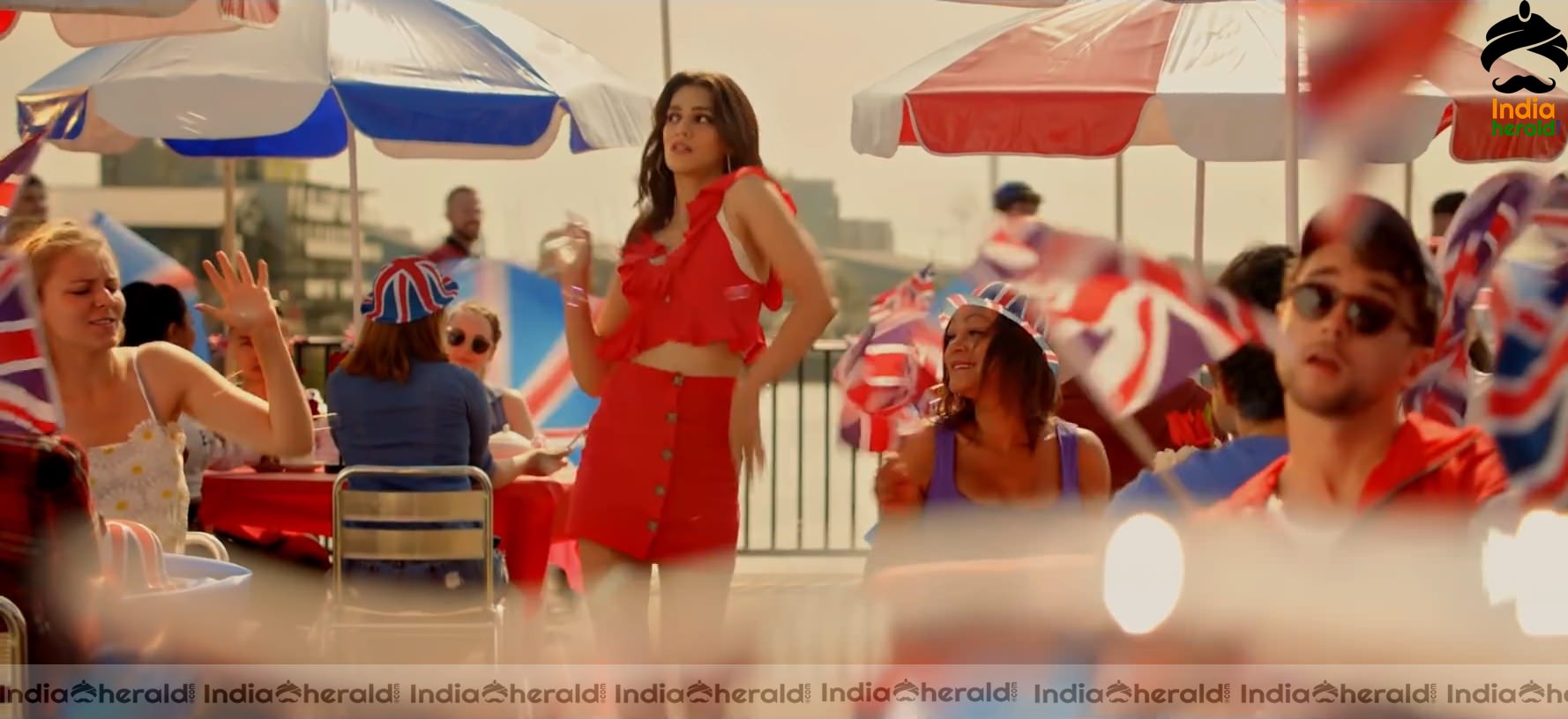 Ek Chumma Song Hot HD Stills Set 3