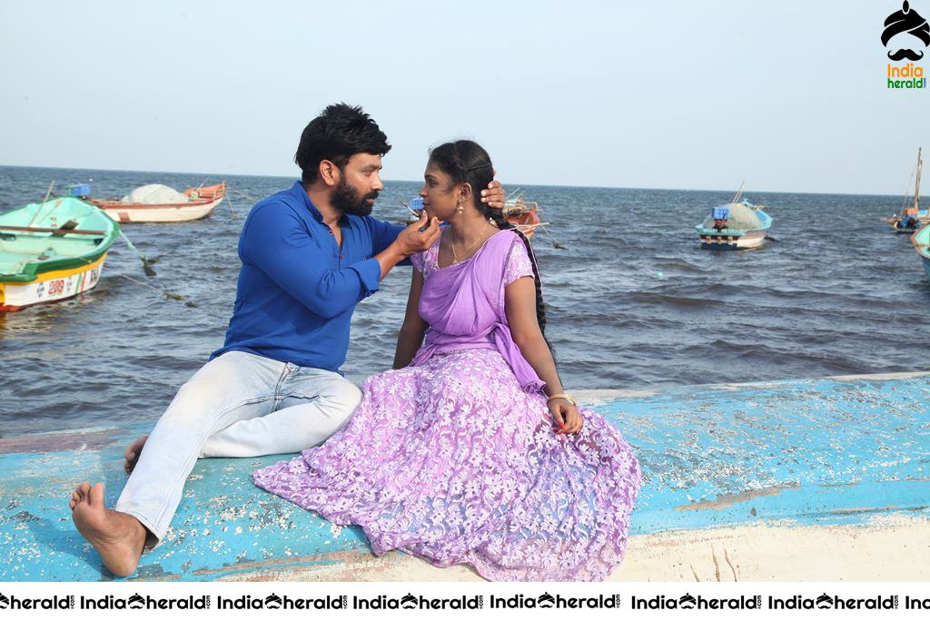 ENAKKU ONNU THERINJAAKANUM Movie Stills Set 4