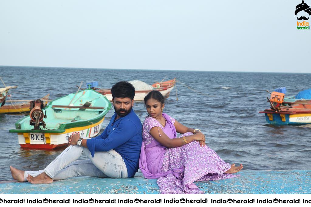 ENAKKU ONNU THERINJAAKANUM Movie Stills Set 4