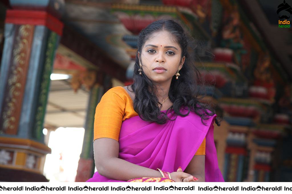 ENAKKU ONNU THERINJAAKANUM Movie Stills Set 4