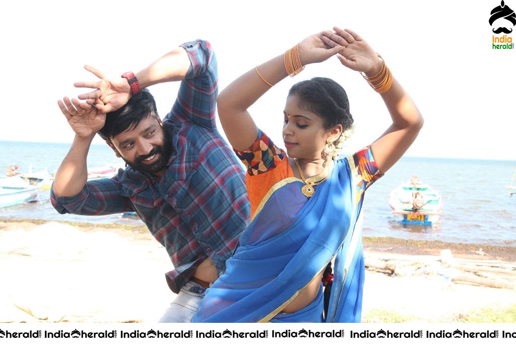 ENAKKU ONNU THERINJAAKANUM Movie Stills Set 4