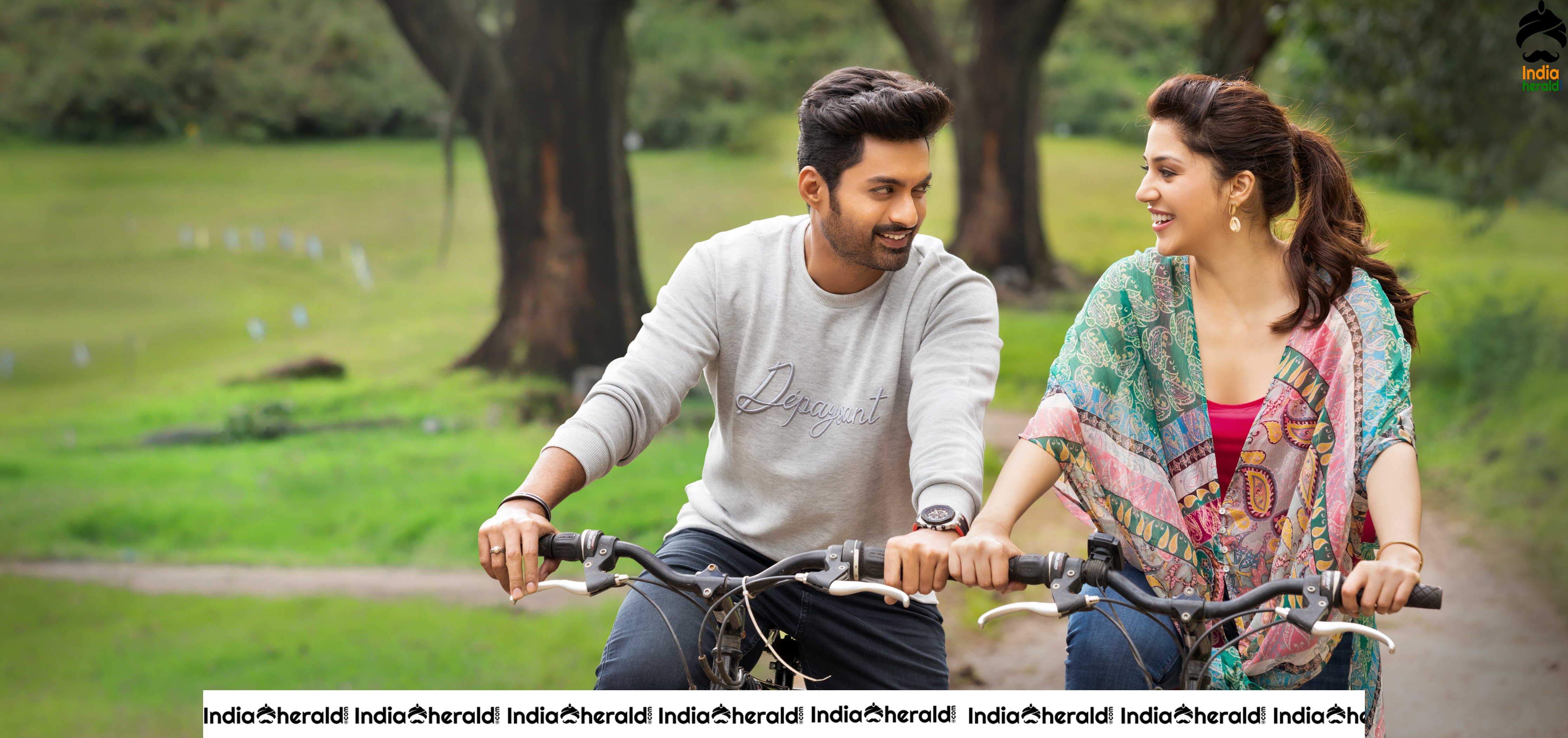 Entha Manchivadavura Movie Stills Set 1