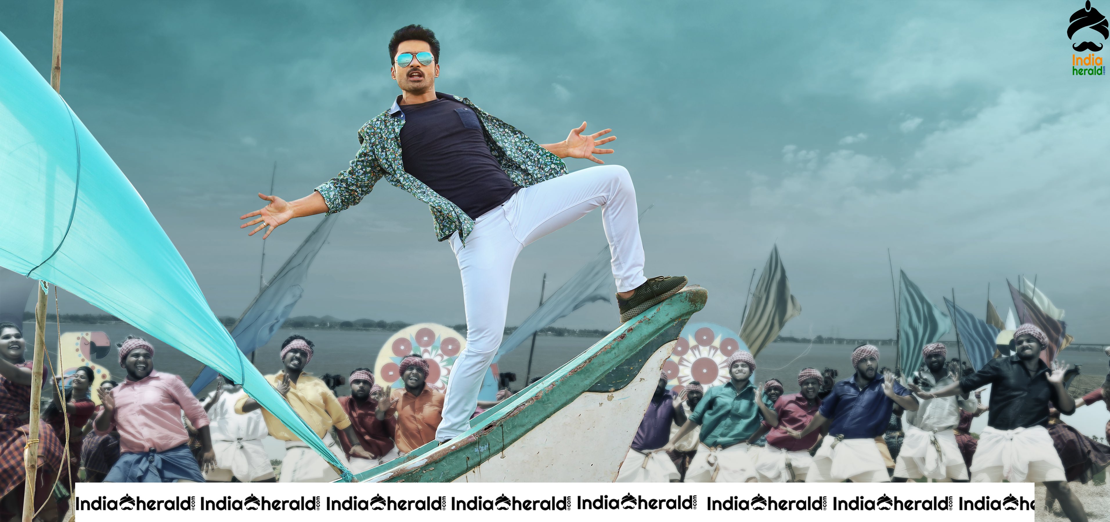 Entha Manchivadavura Movie Stills Set 1