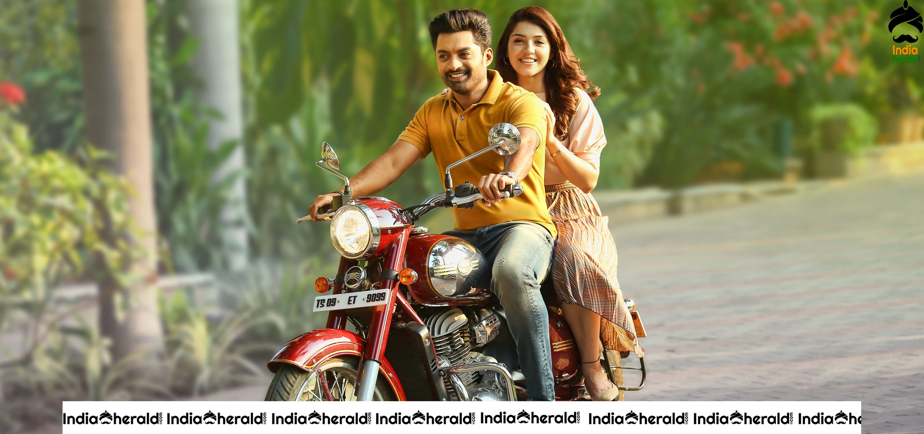 Entha Manchivadavura Movie Stills Set 1