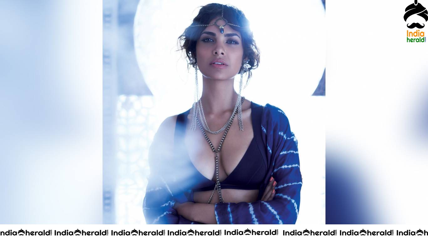 Esha Gupta Latest Hot HD Wallpapers Set 1