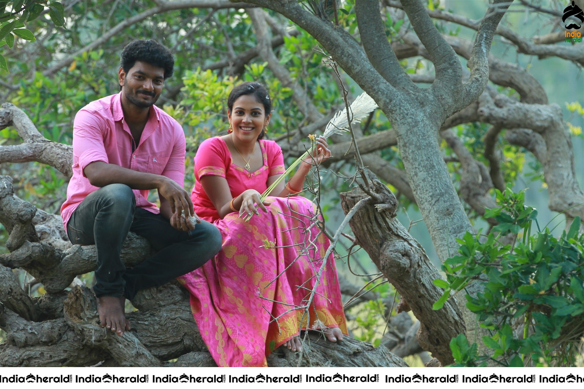 Ettuthikkum Para Tamil Movie Stills