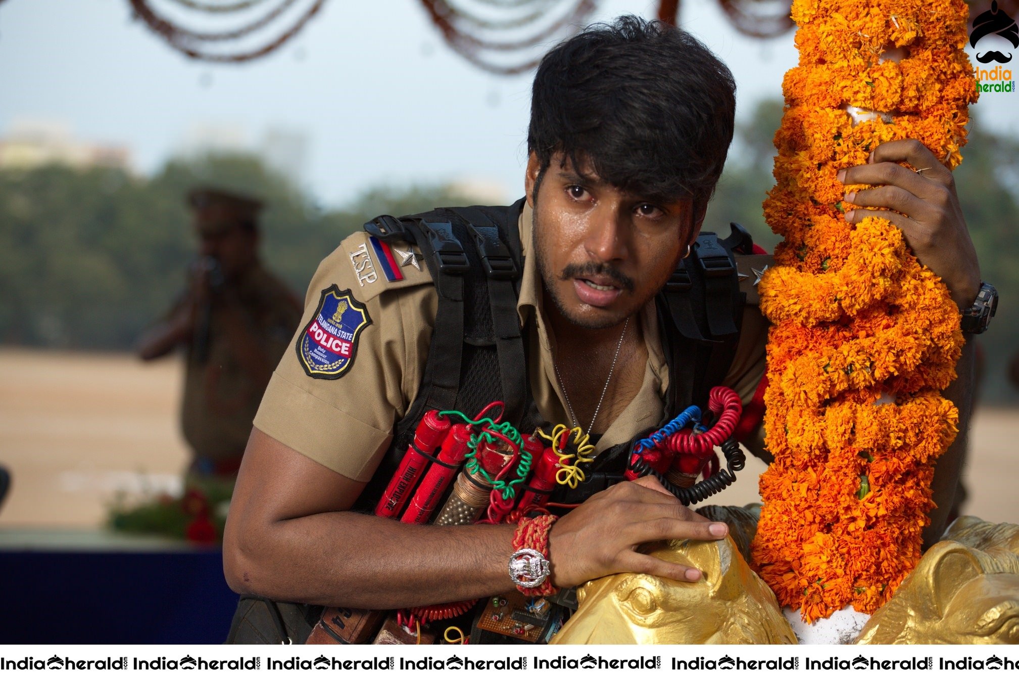 Hot Regina Cassandra and Sundeep Kishan in Asuravamsam Movie Stills