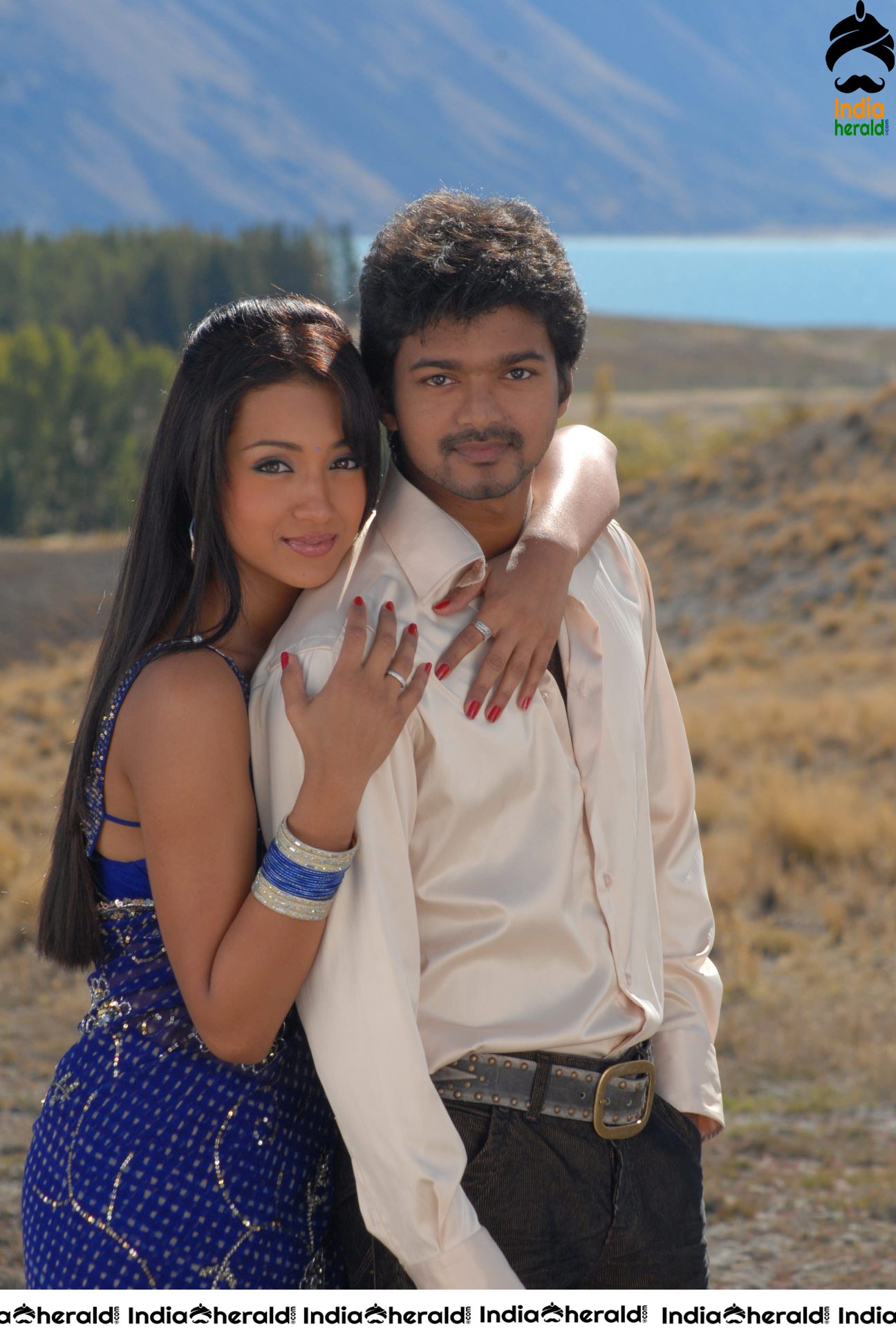 Hot Trisha and Vijay from Kuruvi Movie HD Photos Set 3