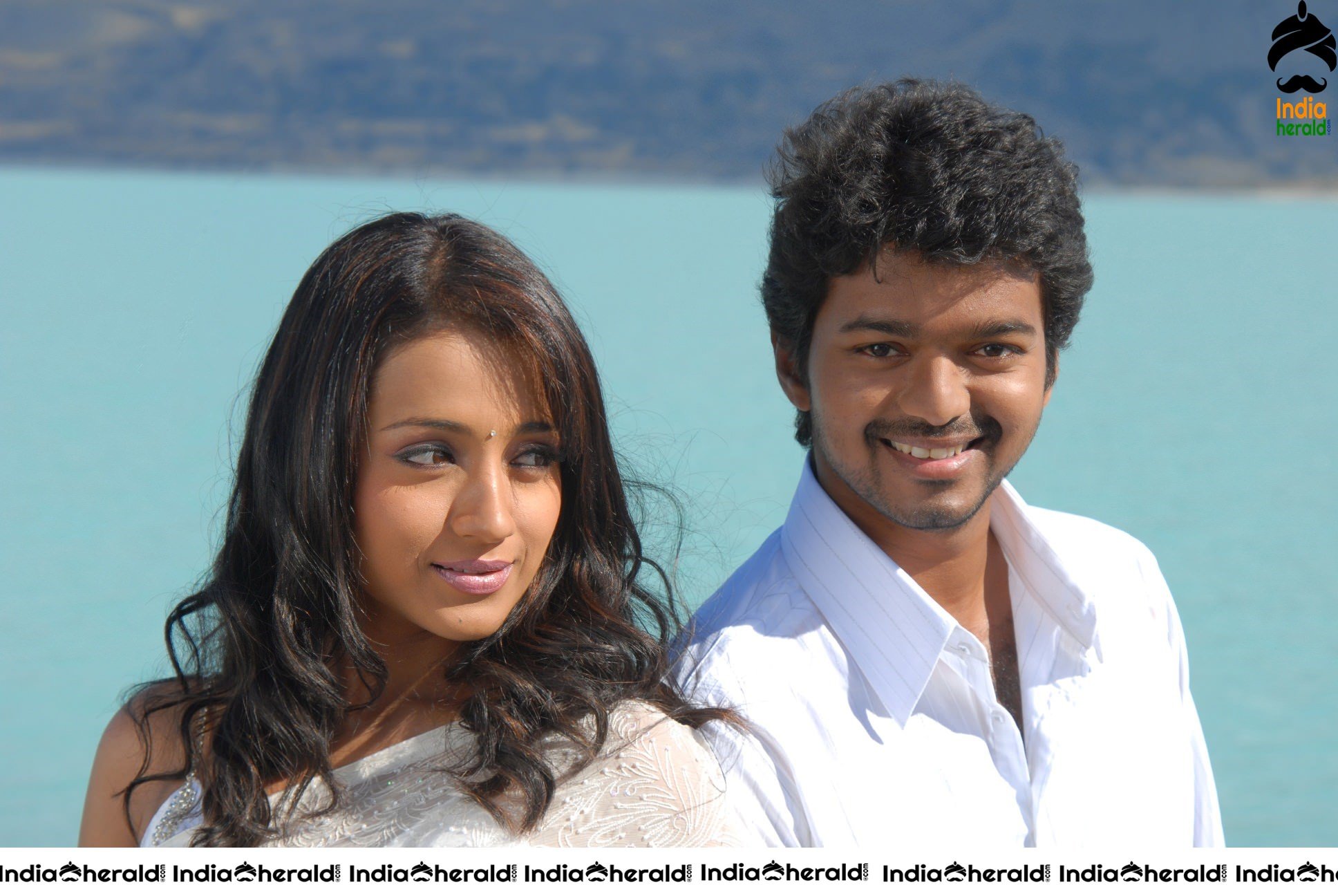 Hot Trisha and Vijay from Kuruvi Movie HD Photos Set 3