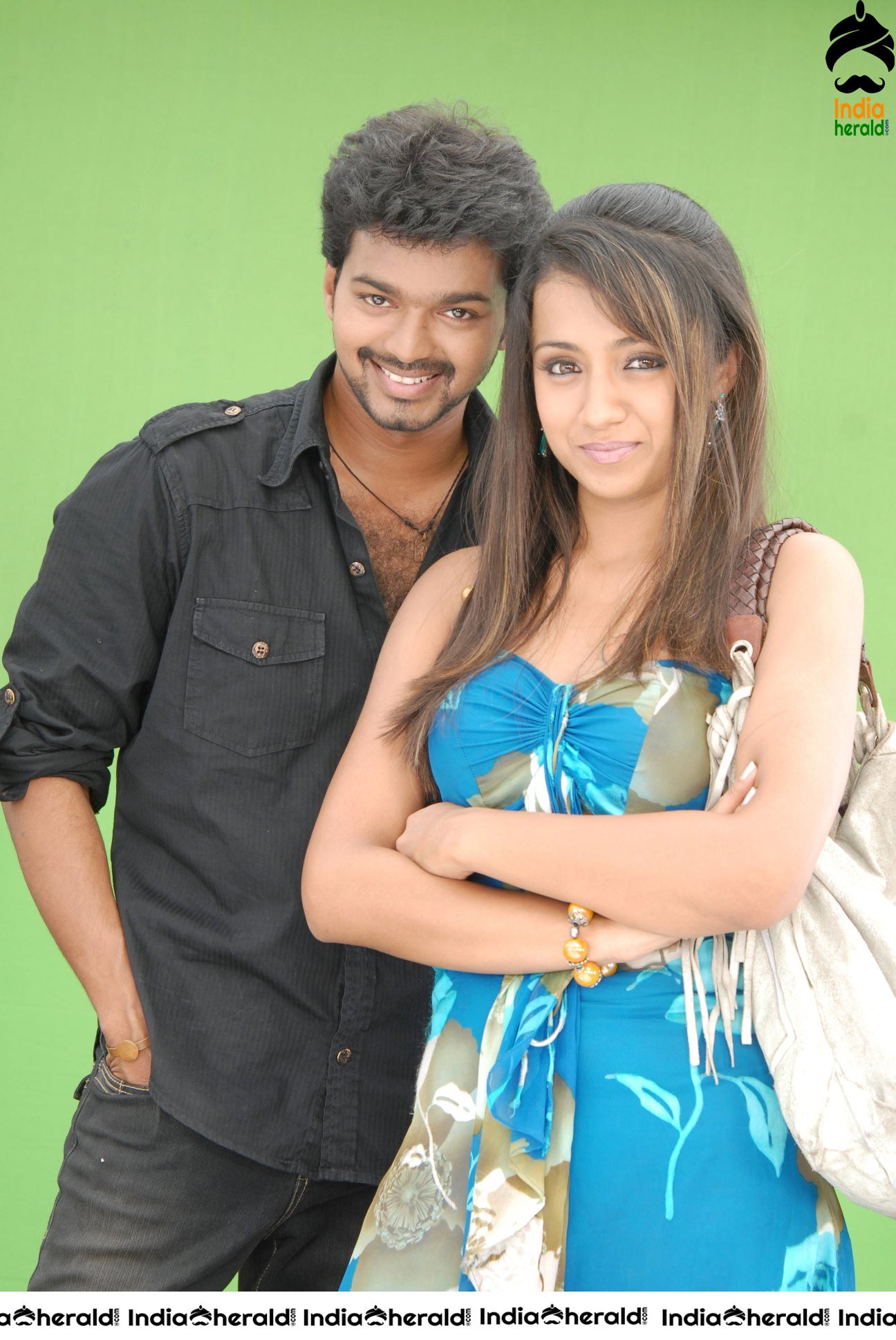 Hot Trisha and Vijay from Kuruvi Movie HD Photos Set 3