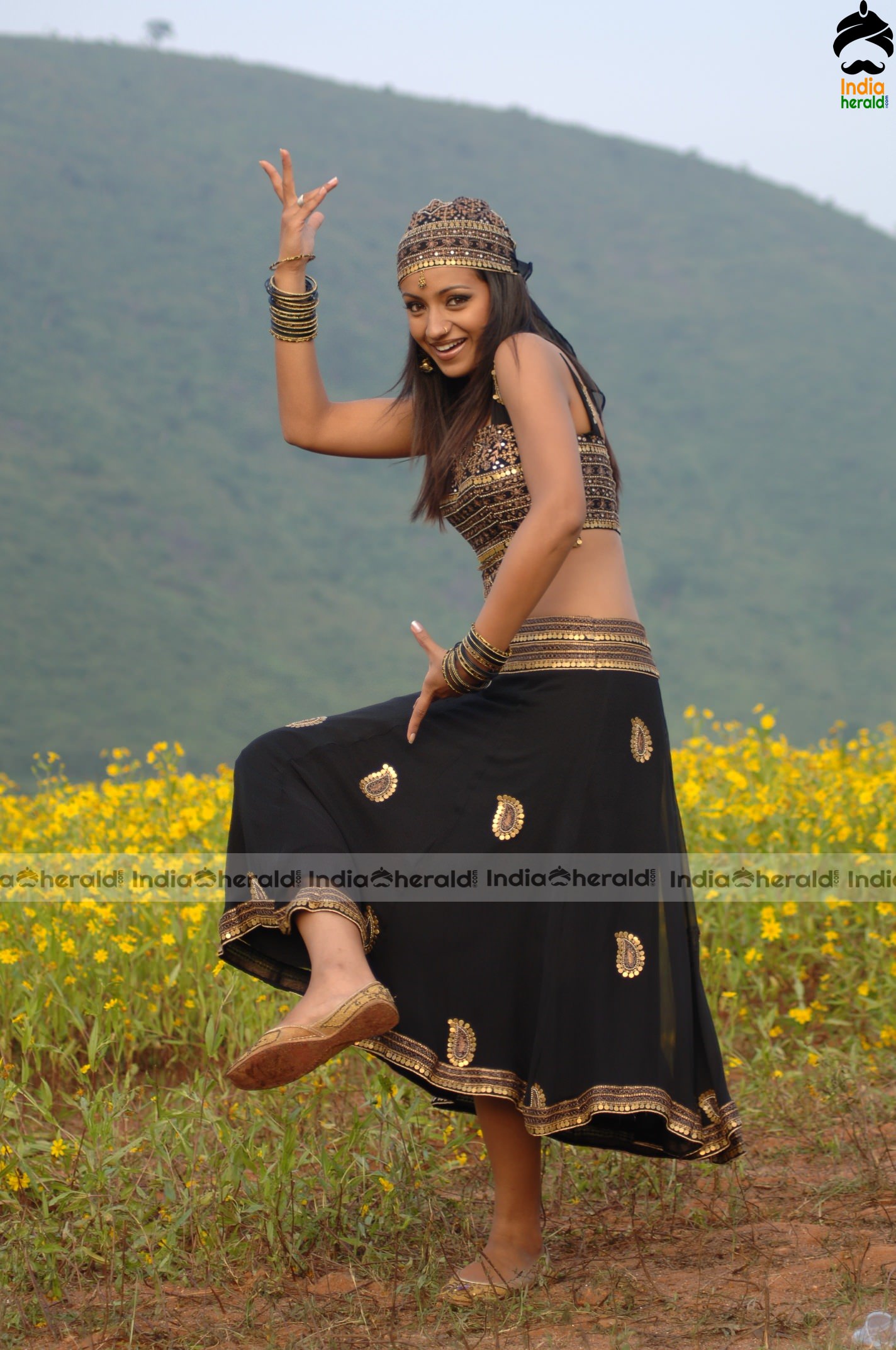 Hot Trisha and Vijay Unseen Stills from Aadhi movie Set 1