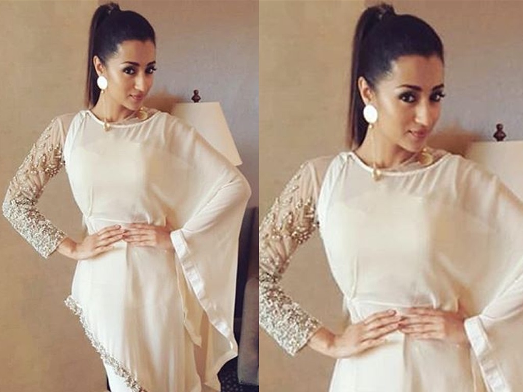 Hottest Wallpapers Of Trisha Set 1