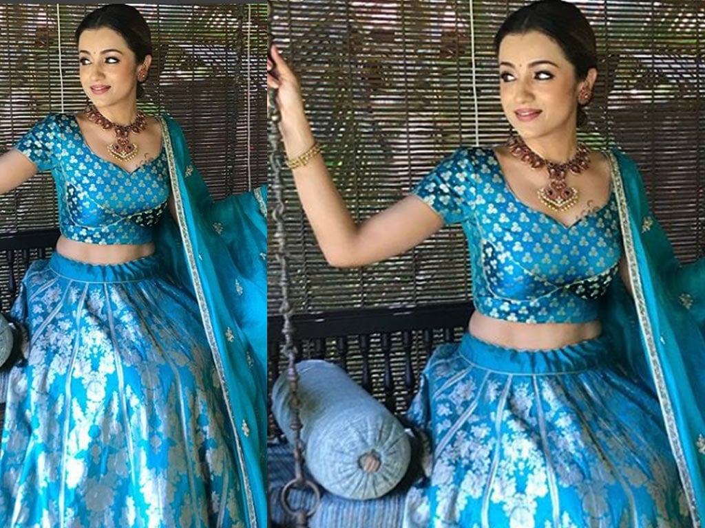 Hottest Wallpapers Of Trisha Set 2