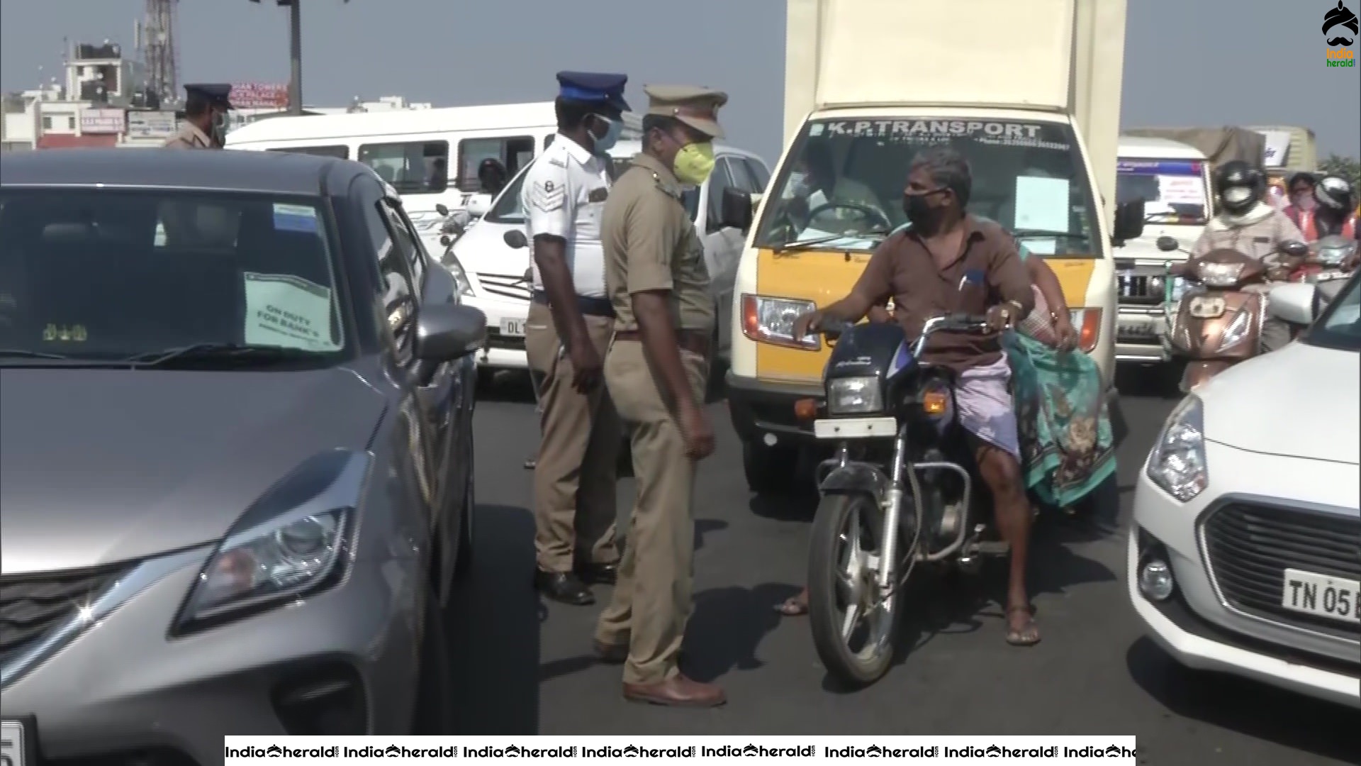 Huge traffic jam witnessed at Padi flyover in Chennai despite Corona Virus Lockdown