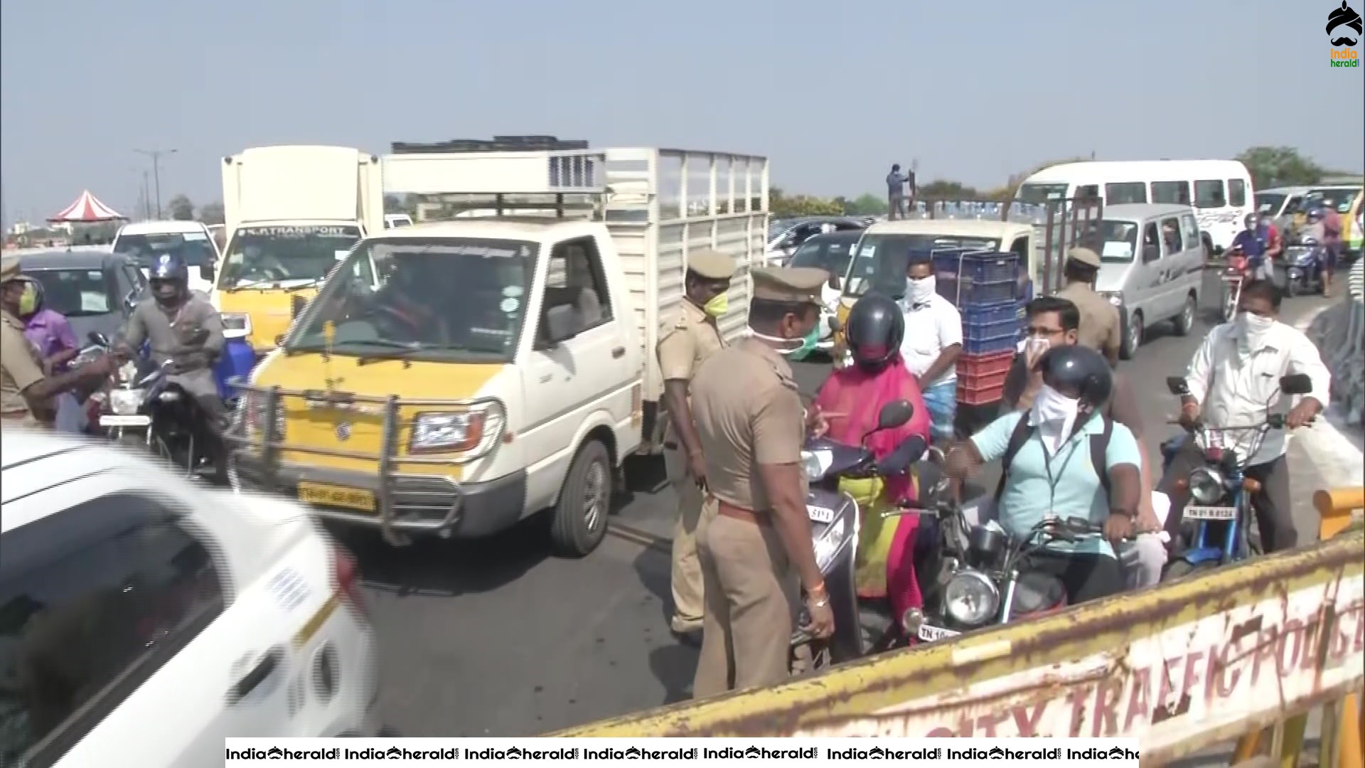Huge traffic jam witnessed at Padi flyover in Chennai despite Corona Virus Lockdown
