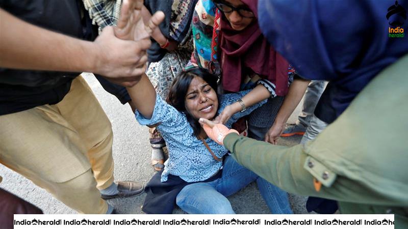 India Fights Against CAB in Pictures Set 1