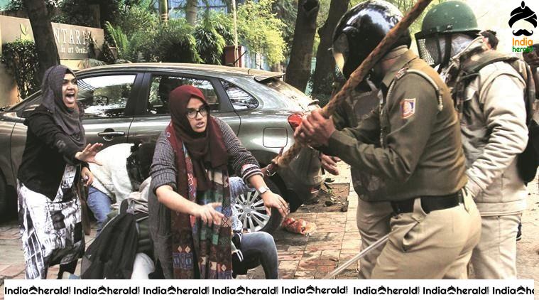 India Fights Against CAB in Pictures Set 1
