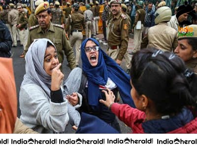India Fights Against CAB in Pictures Set 1