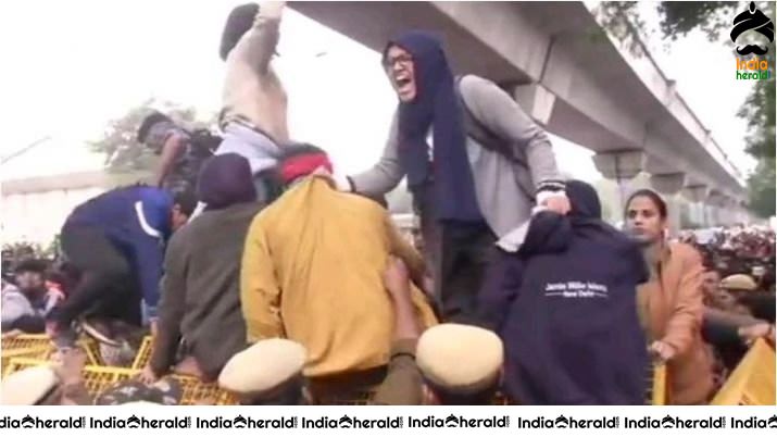 India Fights Against CAB in Pictures Set 1