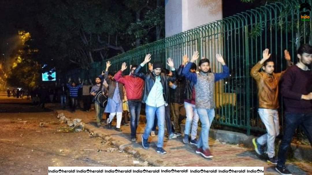 India Fights Against CAB in Pictures Set 2